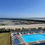 Face , Piscine Privée Et *