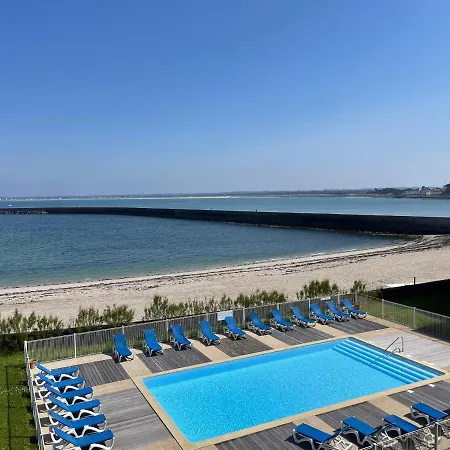 Face , Piscine Privee Et