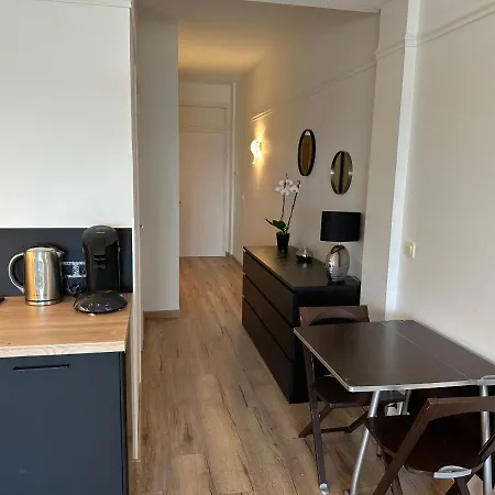 Face , Piscine Privee Et *