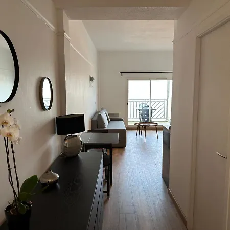 Face , Piscine Privee Et *