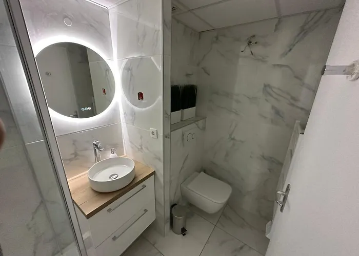 Face , Piscine Privee Et